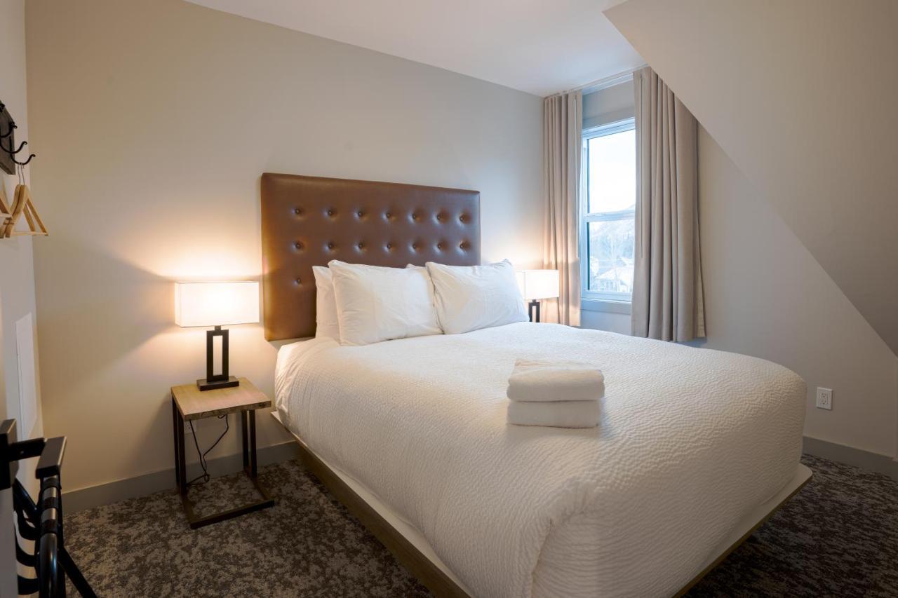 Basecamp Suites Банф Экстерьер фото