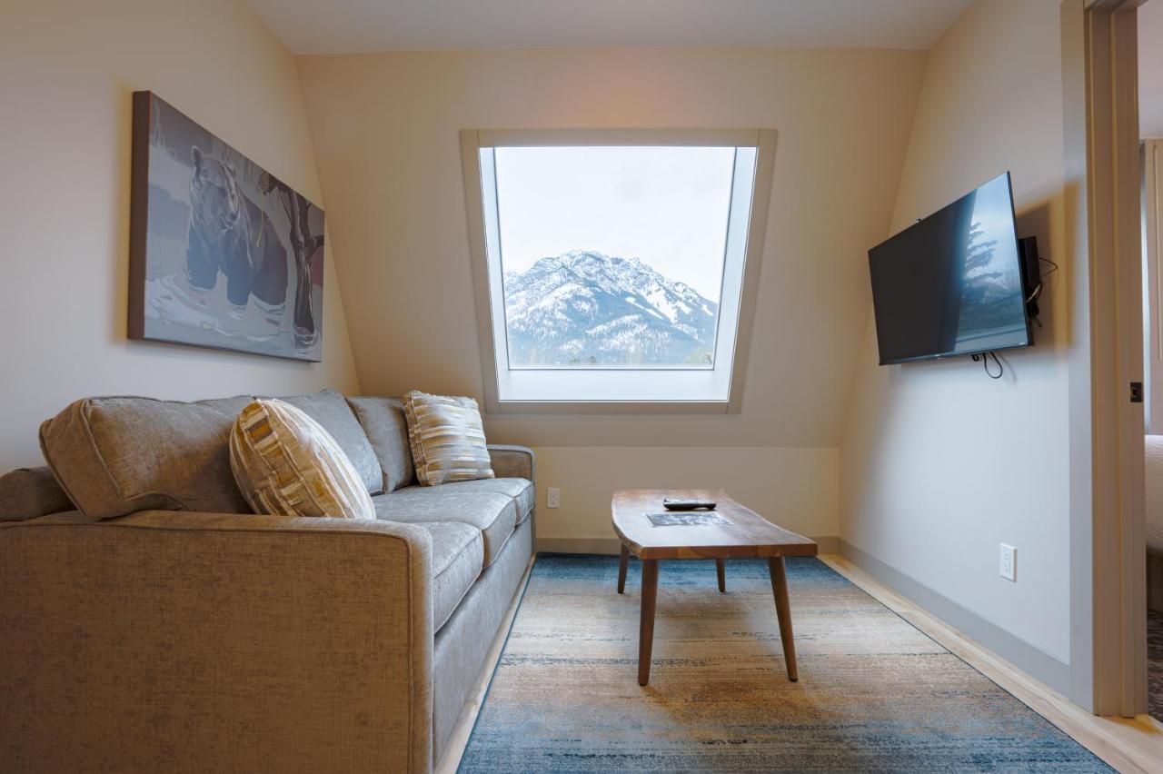 Basecamp Suites Банф Экстерьер фото