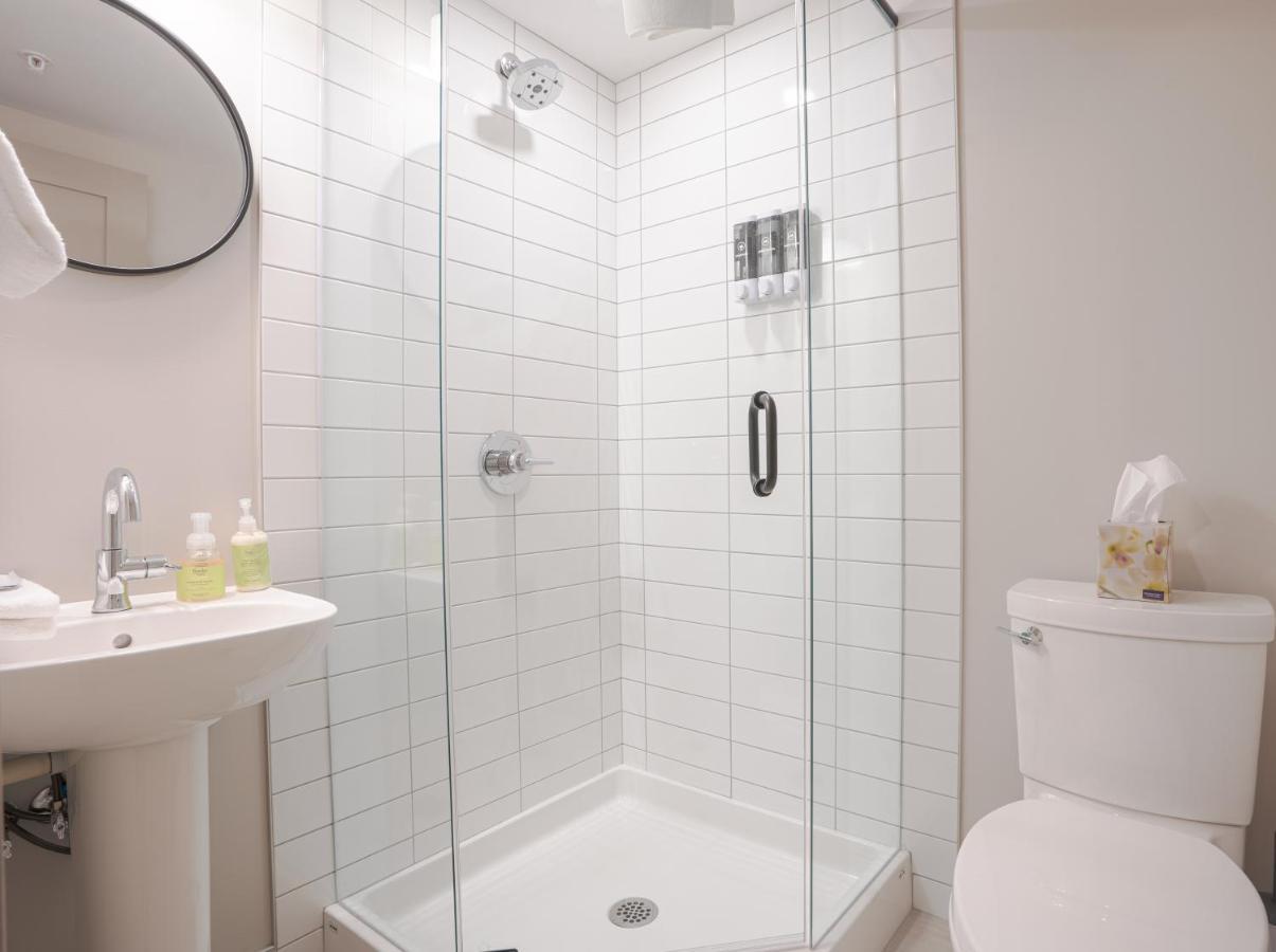 Basecamp Suites Банф Экстерьер фото