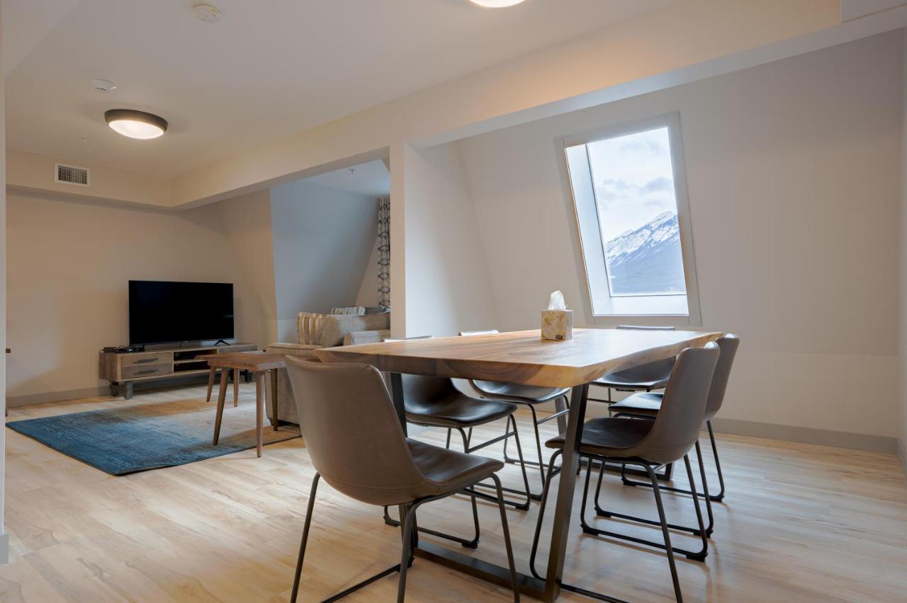 Basecamp Suites Банф Экстерьер фото