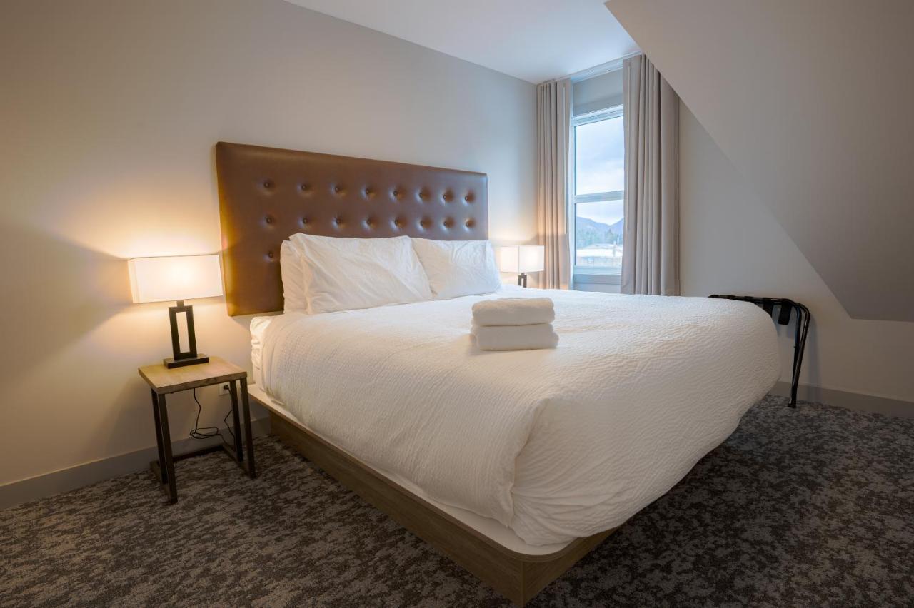 Basecamp Suites Банф Экстерьер фото