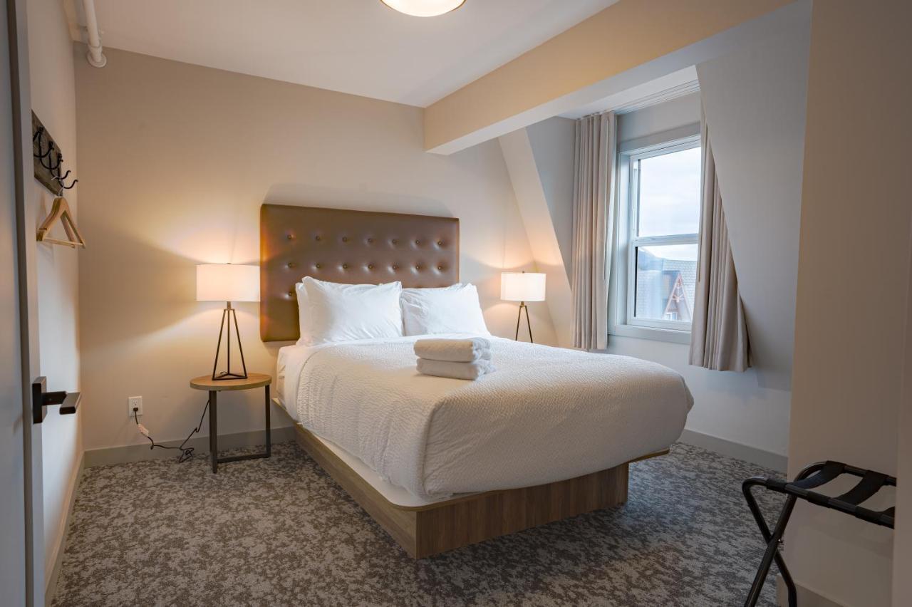 Basecamp Suites Банф Экстерьер фото