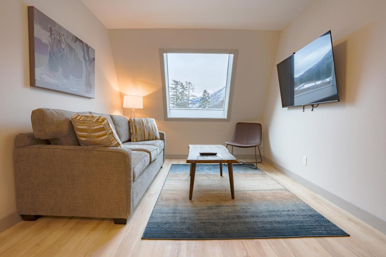 Basecamp Suites Банф Экстерьер фото