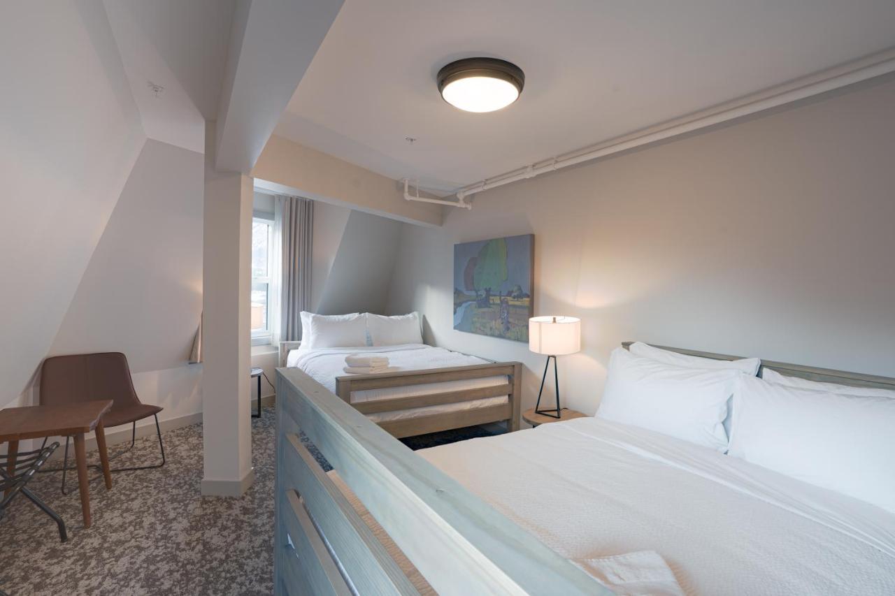 Basecamp Suites Банф Экстерьер фото