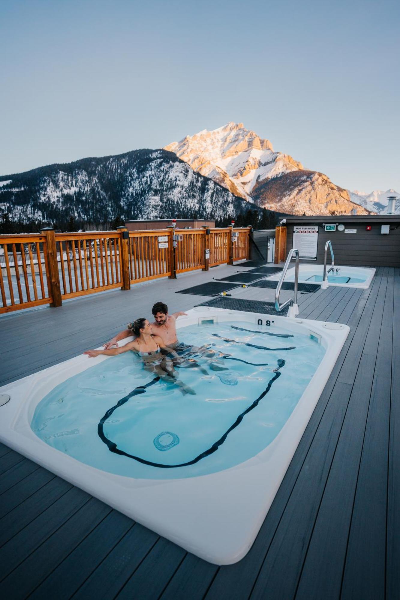 Basecamp Suites Банф Экстерьер фото