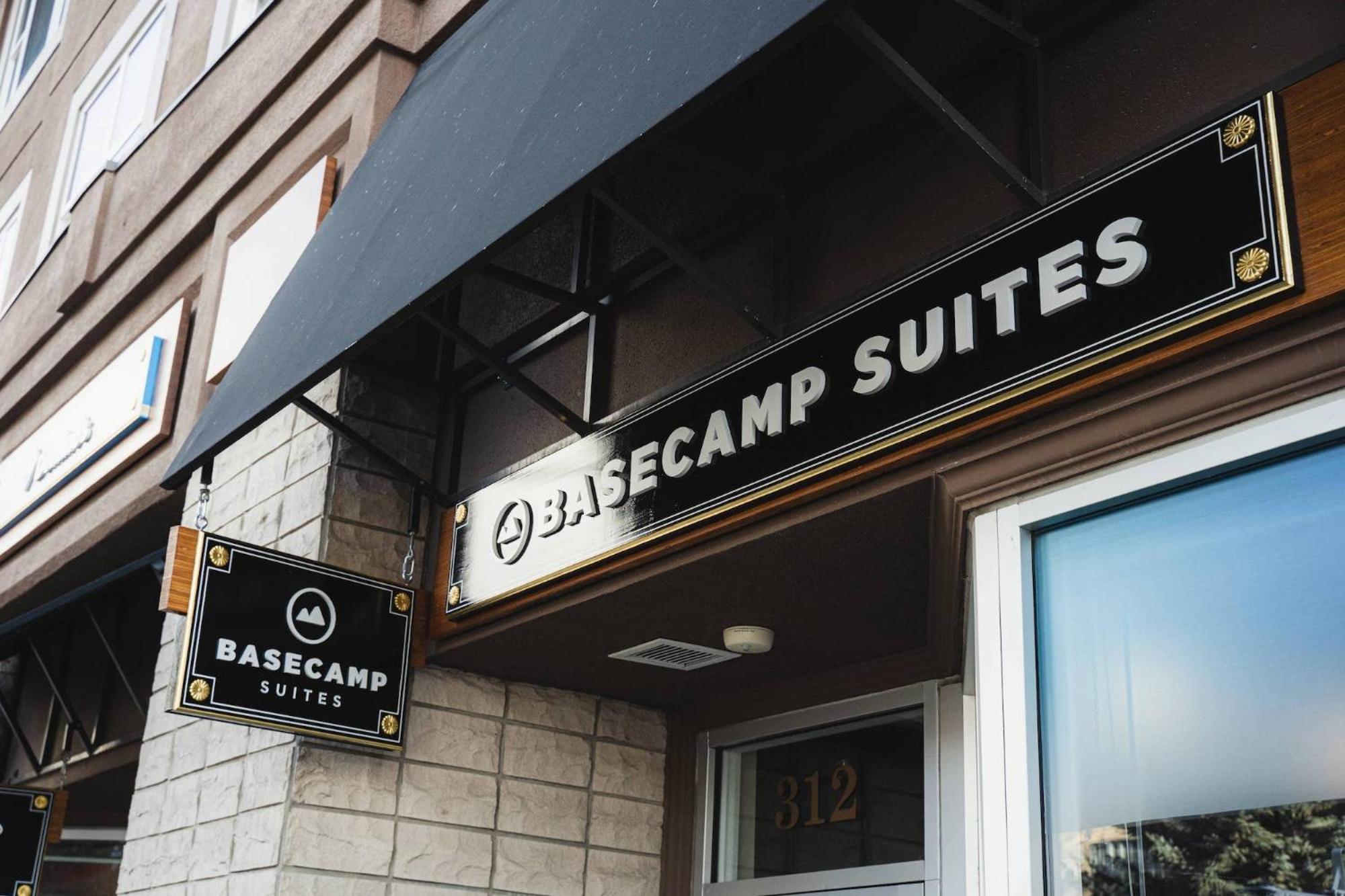 Basecamp Suites Банф Экстерьер фото